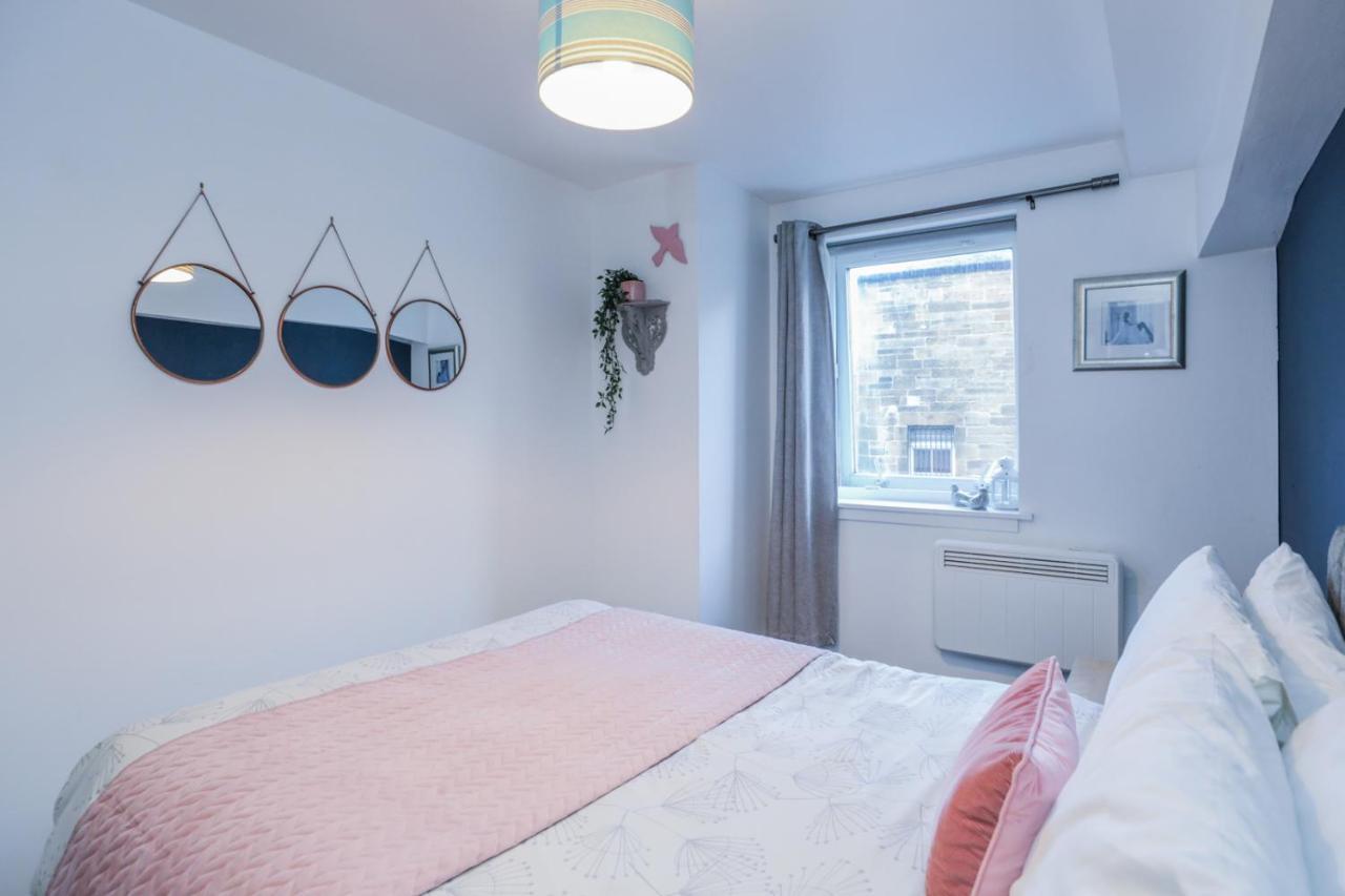 Beautiful 1-Bed Apartment Near Castle Edinburgh Exterior photo